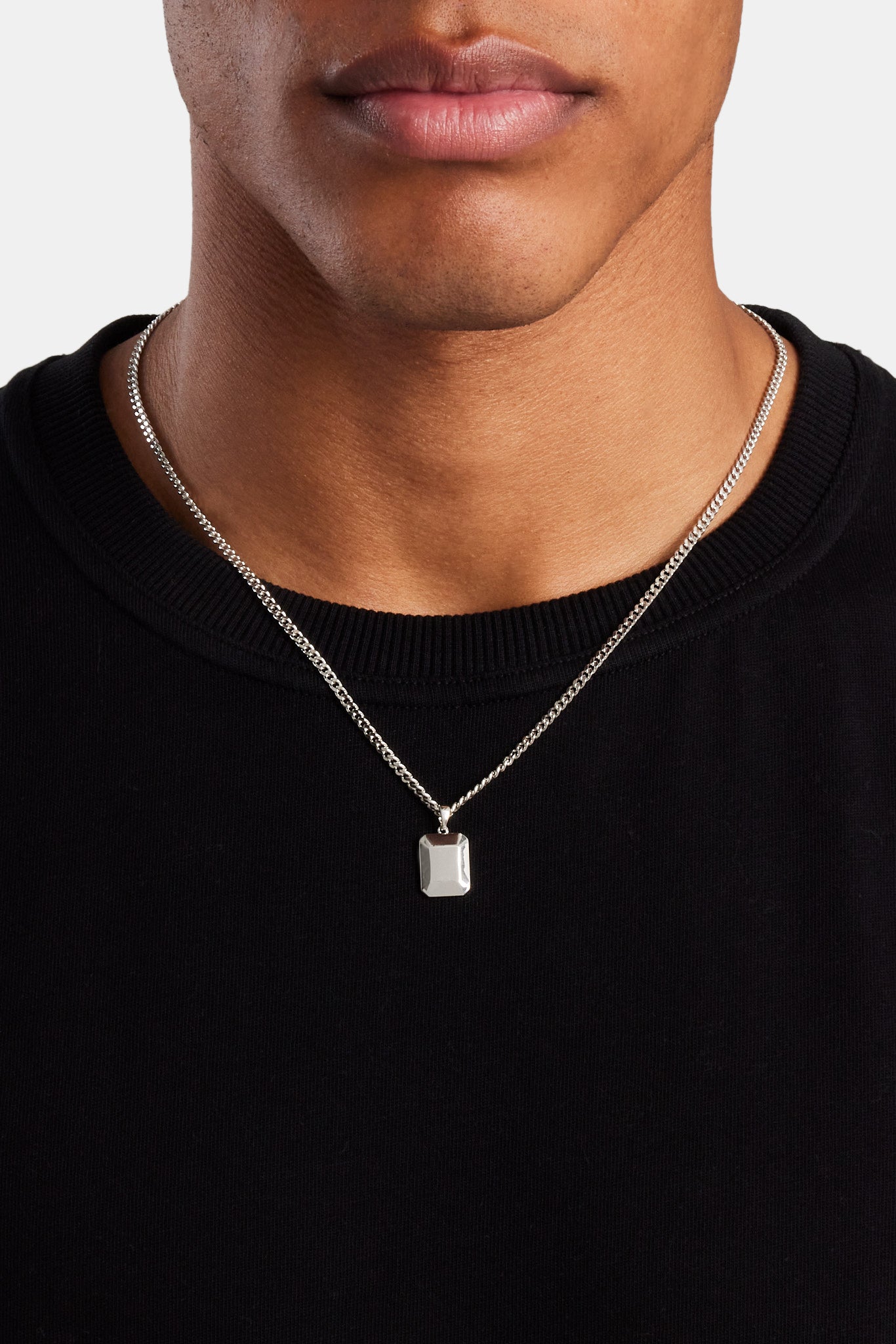 Halskette mit poliertem Anhänger